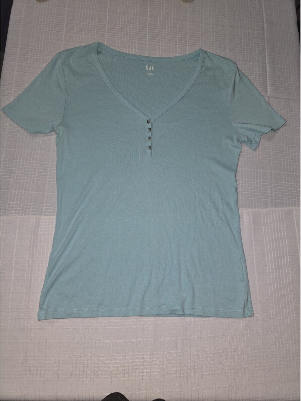 Gap Womens Size Large Favorite T light Blue V-neck‎
